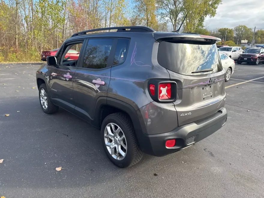 2016 Toyota RAV4 Latitude photo 1