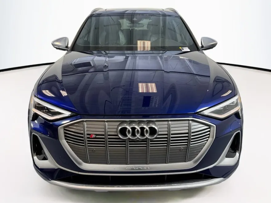 2022 Audi e-tron Premium Plus photo 1