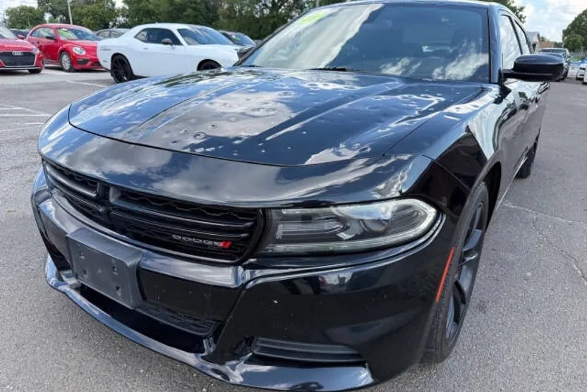 2018 Dodge Charger SXT photo 1