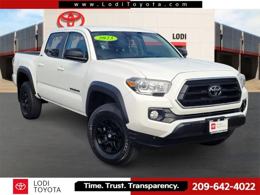 2023 Toyota Tacoma SR5 photo 1