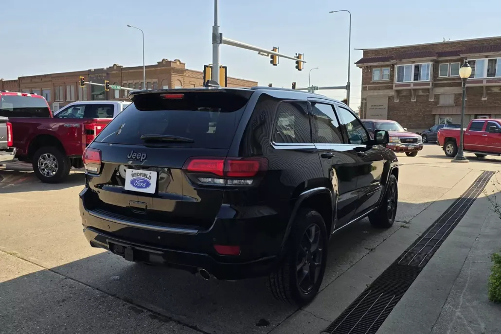 2021 Jeep Grand Cherokee Anniversary Edition photo 1