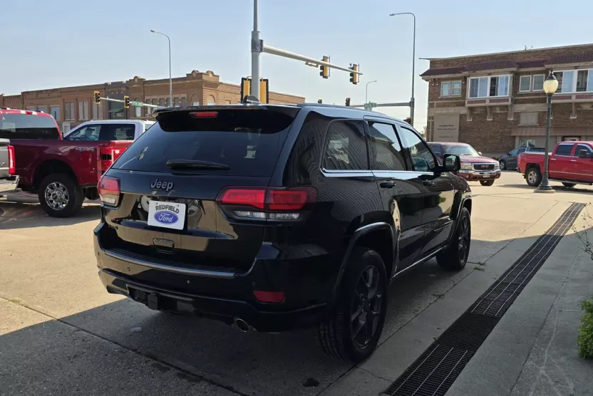 2021 Jeep Grand Cherokee Anniversary Edition photo 1