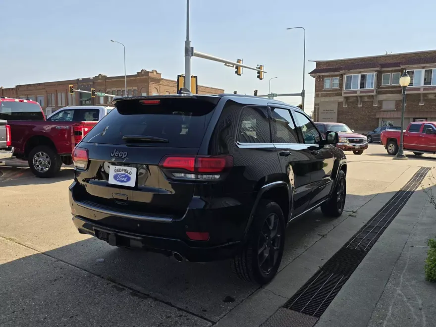 2021 Jeep Grand Cherokee Anniversary Edition photo 1