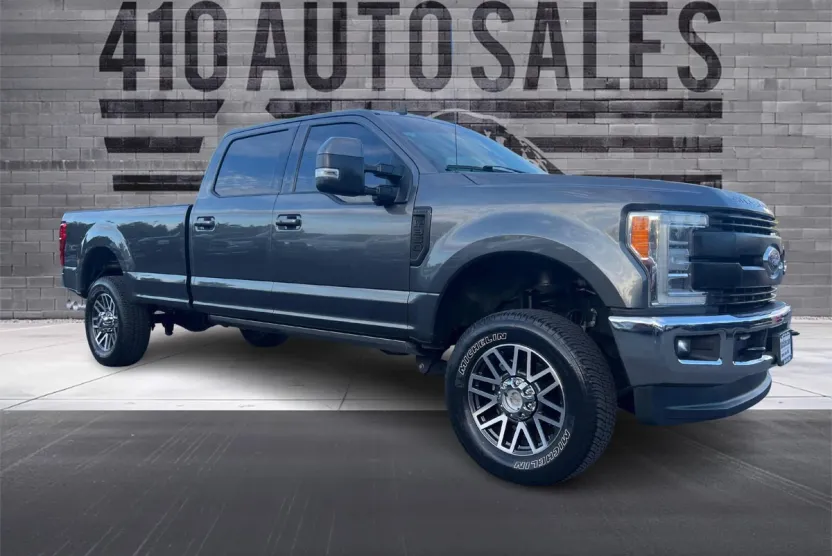 2019 Ford F-350 Lariat photo 1