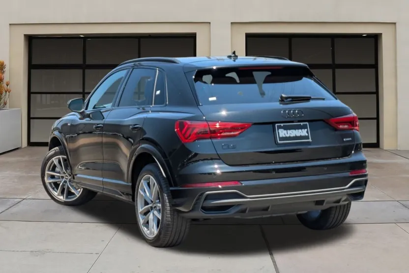 2025 Audi Q3 S line Premium photo 1