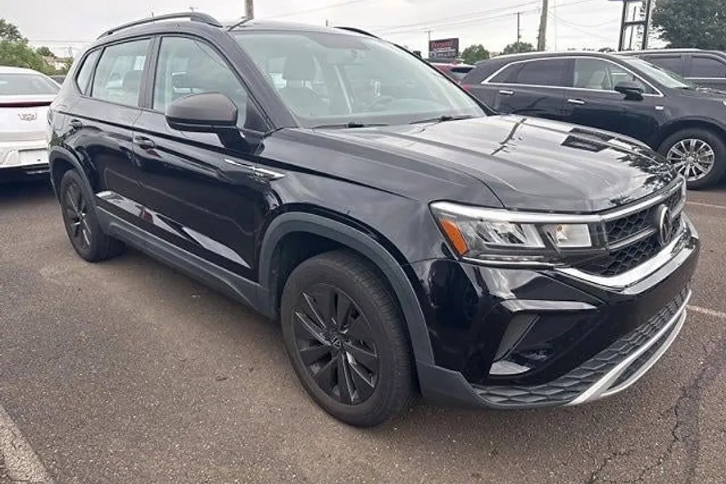 2022 Volkswagen Taos S photo 1