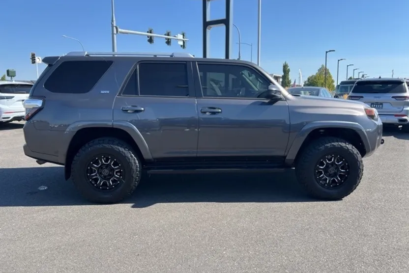 2015 Toyota 4Runner Limited photo 1