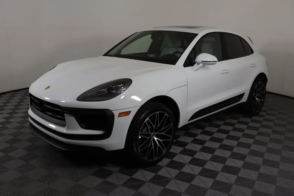 2025 Porsche Macan photo 1