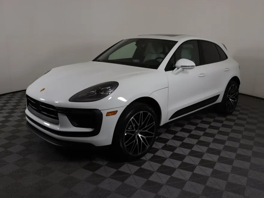 2025 Porsche Macan photo 1
