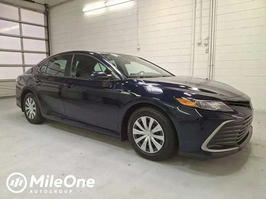 2021 Toyota Camry Hybrid LE photo 1