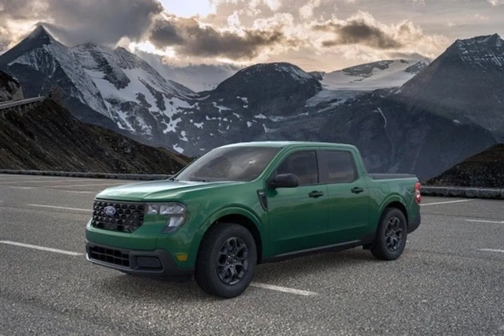 2025 Ford Maverick XLT photo 1