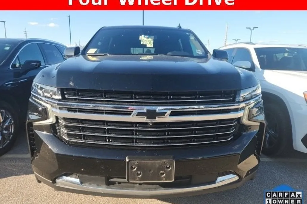2022 Chevrolet Suburban LT photo 1