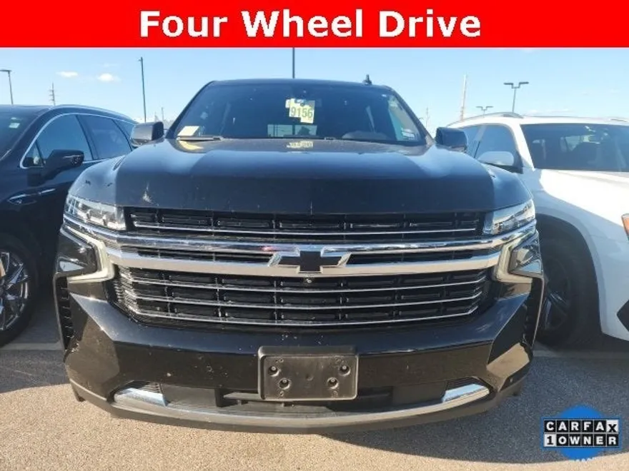 2022 Chevrolet Suburban LT photo 1