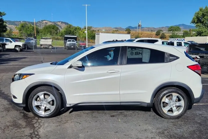 2017 Honda HR-V EX photo 1