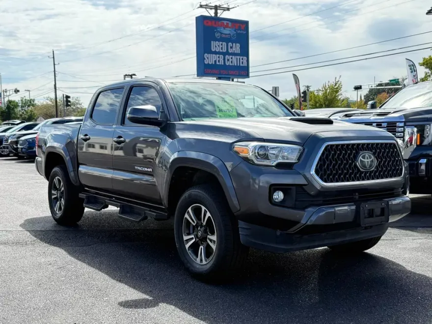 2018 Toyota Tacoma TRD Sport photo 1