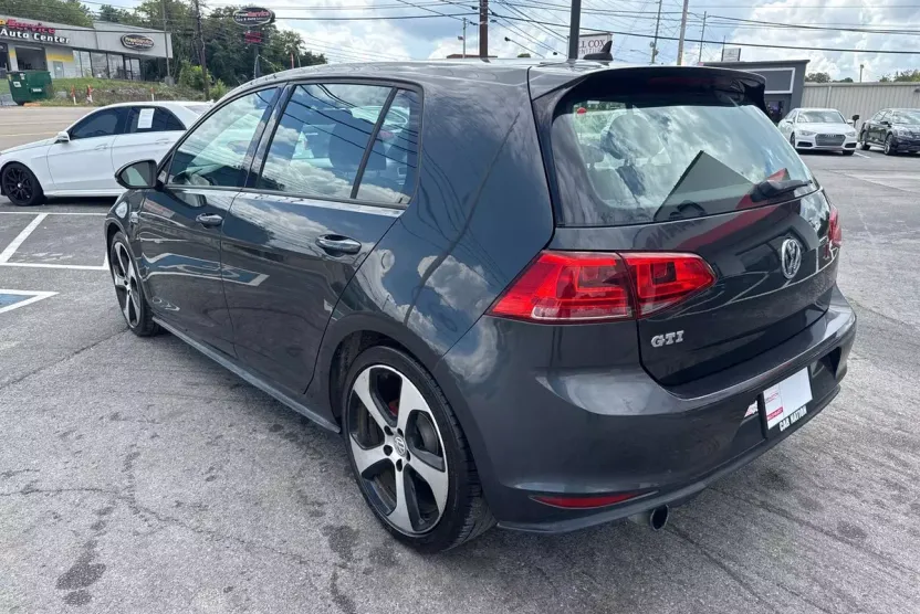 2017 Volkswagen Golf GTI S photo 1