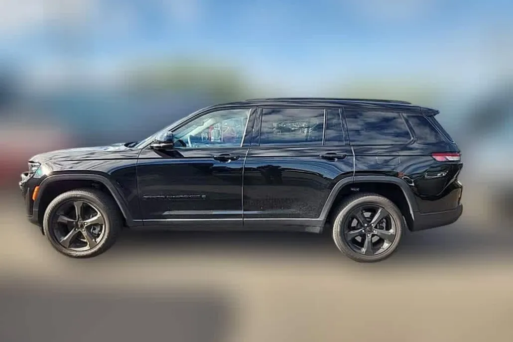 2023 Jeep Grand Cherokee Altitude photo 1