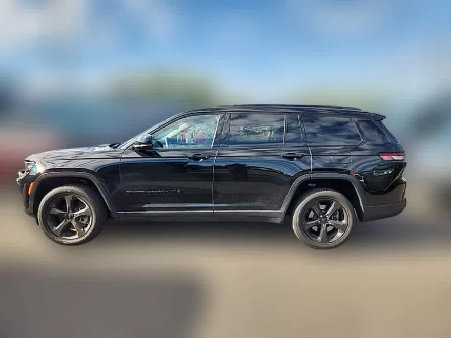 2023 Jeep Grand Cherokee Altitude photo 1