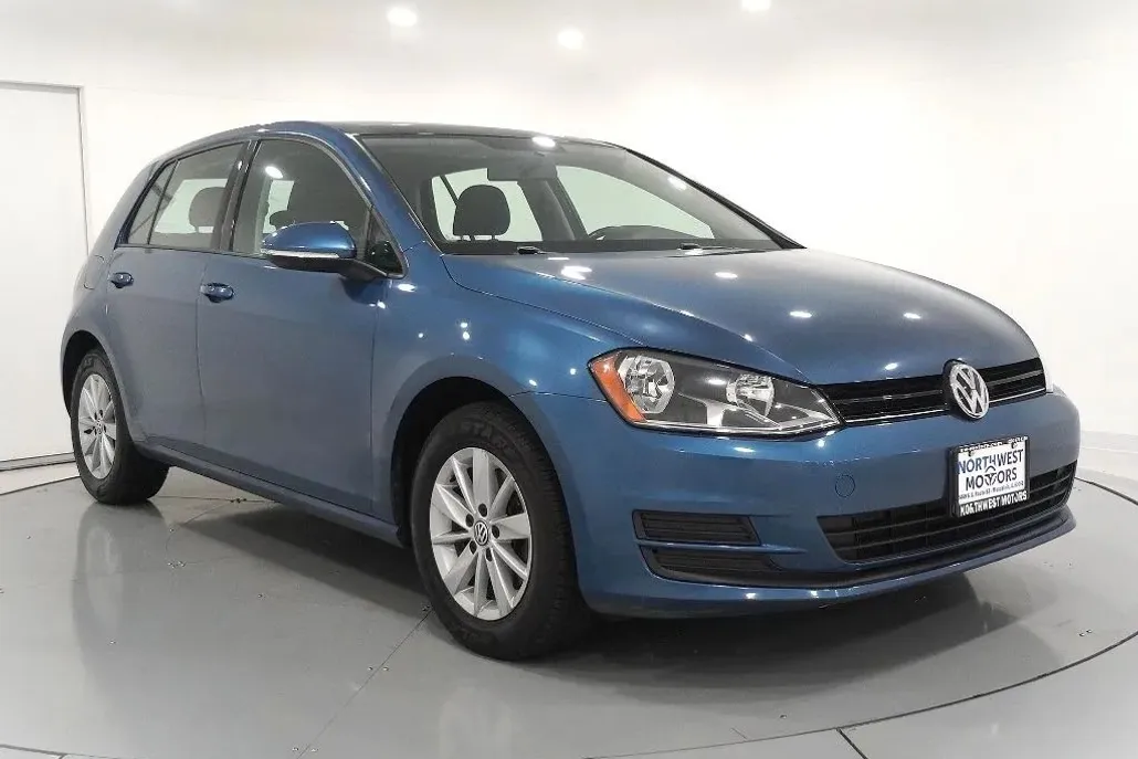 2016 Volkswagen Golf TSI photo 1