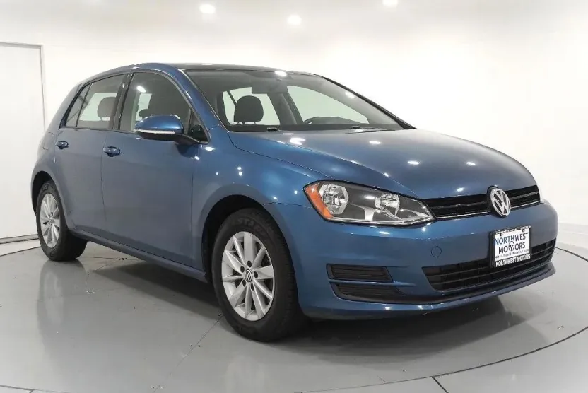 2016 Volkswagen Golf TSI photo 1