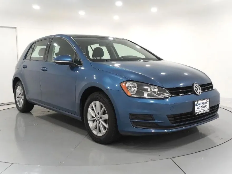 2016 Volkswagen Golf TSI photo 1