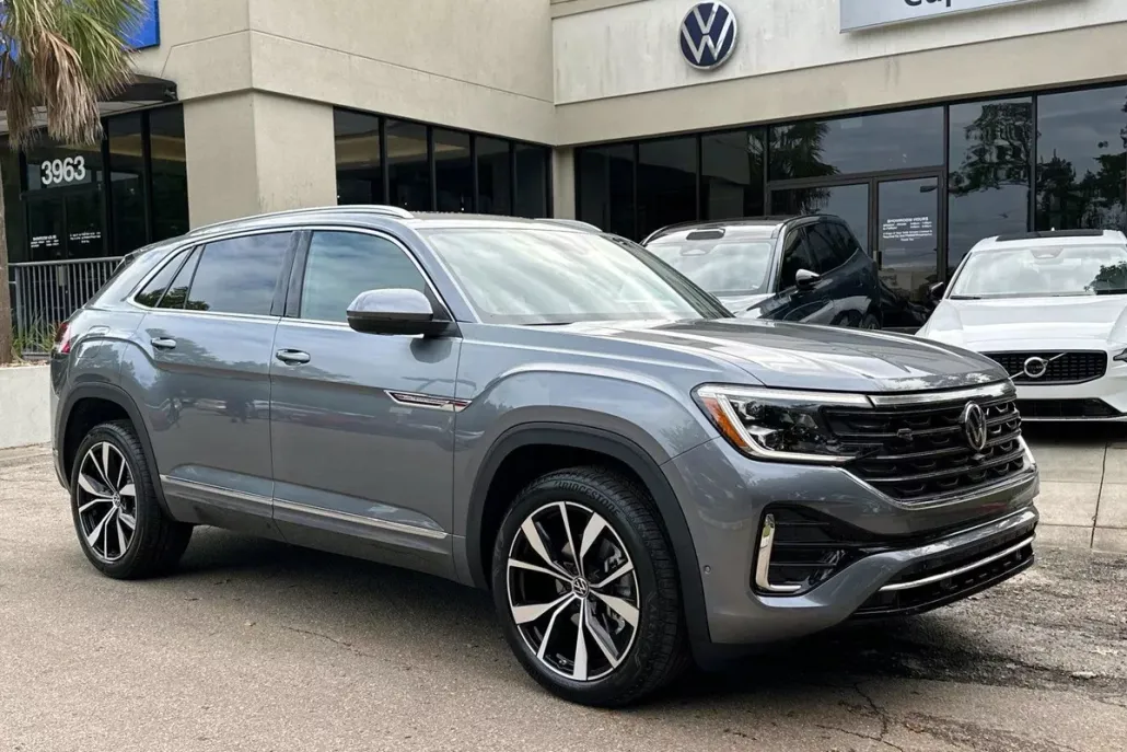 2025 Volkswagen Atlas Cross Sport SEL Premium R-Line photo 1