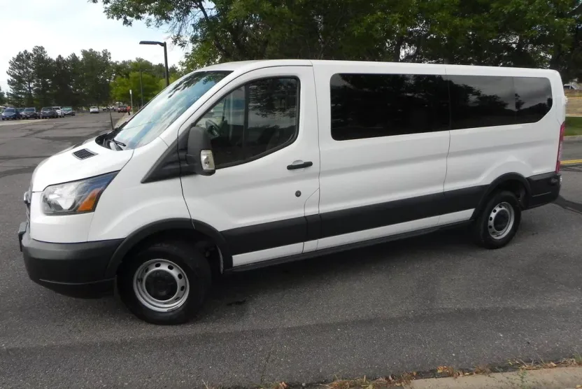 2017 Ford Transit Passenger XL photo 1