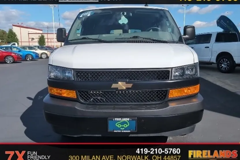 2025 Chevrolet Express Passenger 3500 photo 1