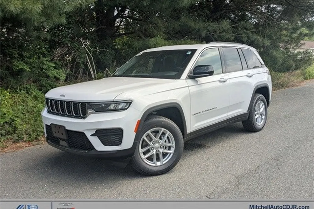 2025 Jeep Grand Cherokee Laredo photo 1