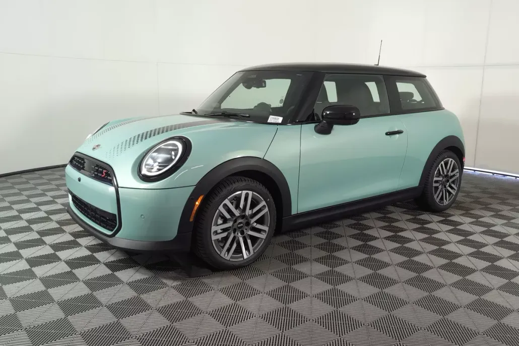 2026 Mini Cooper S 2 Door Iconic photo 1