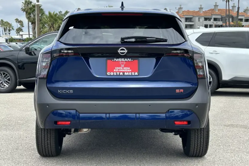 2025 Nissan Kicks SR photo 1