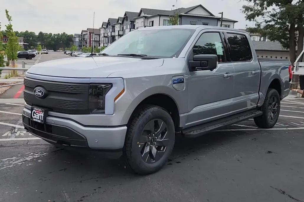 2025 Ford F-150 Lightning photo 1
