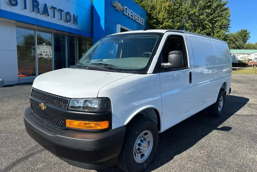 2025 Chevrolet Express Cargo 2500 Base photo 1