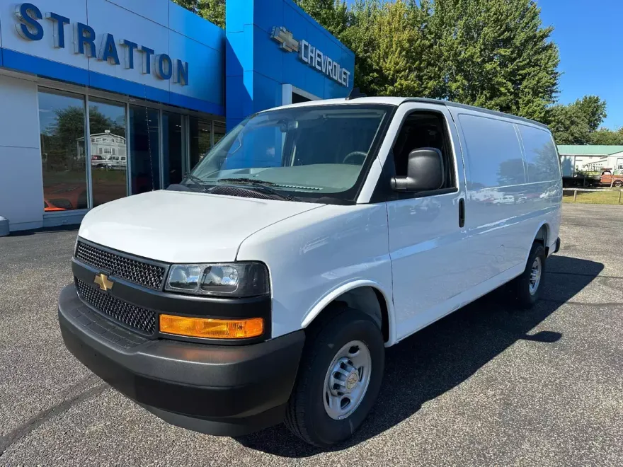 2025 Chevrolet Express Cargo 2500 Base photo 1