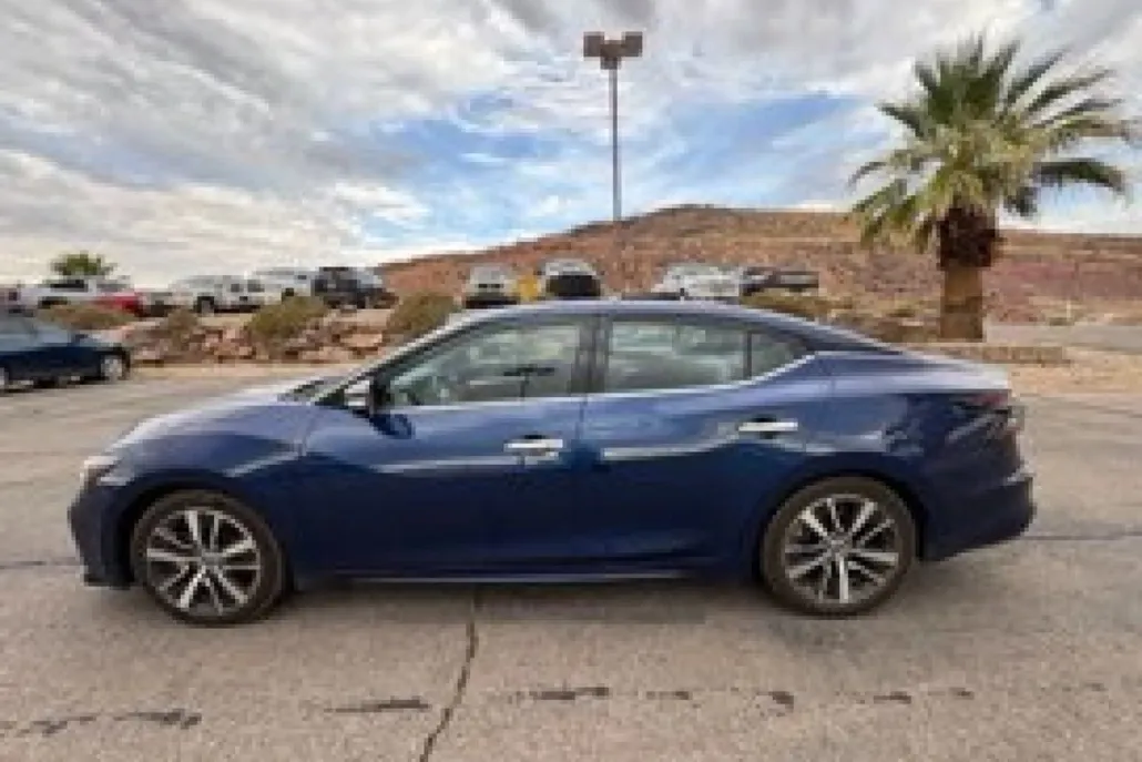 2023 Nissan Maxima SV photo 1