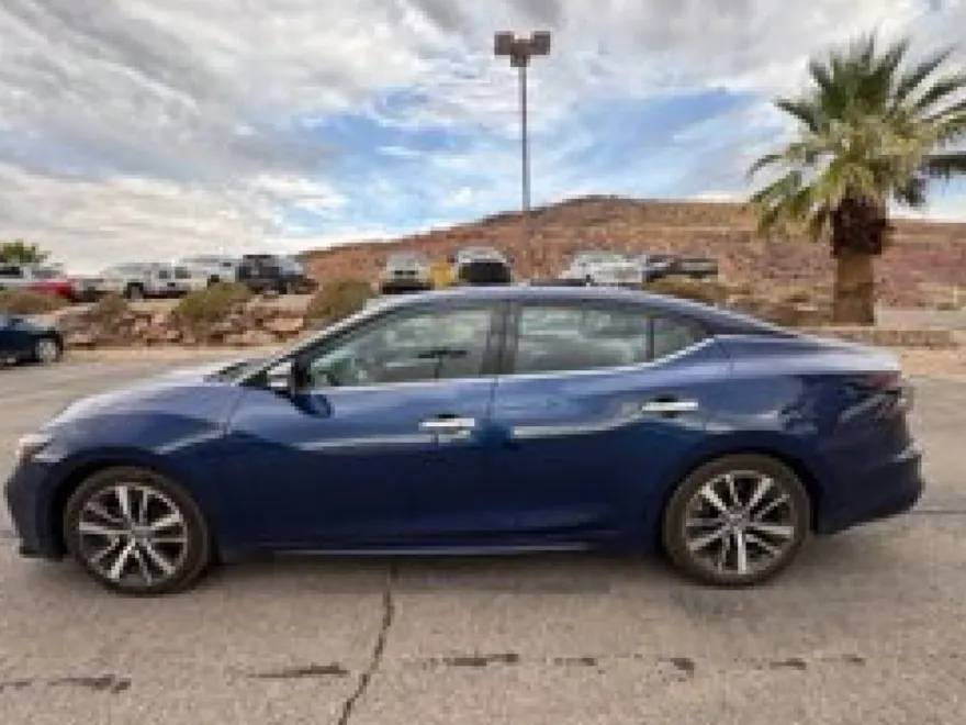 2023 Nissan Maxima SV photo 1