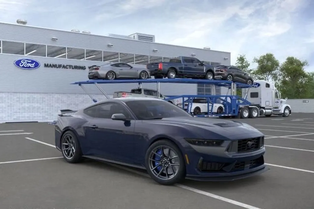 2025 Ford Mustang Dark Horse photo 1