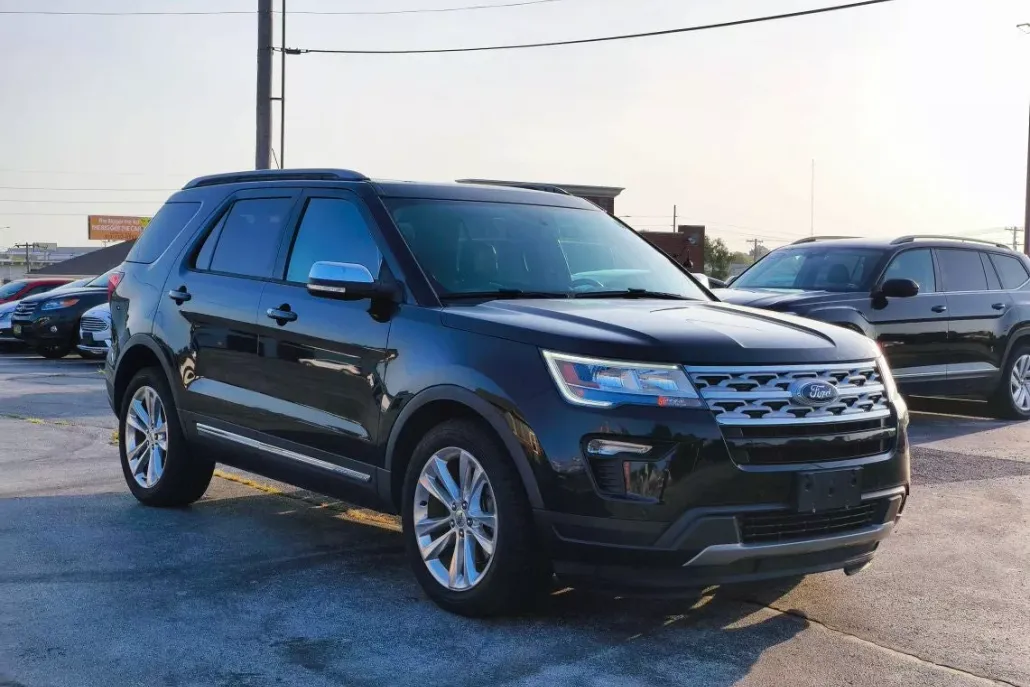 2019 Ford Explorer XLT Sport photo 1