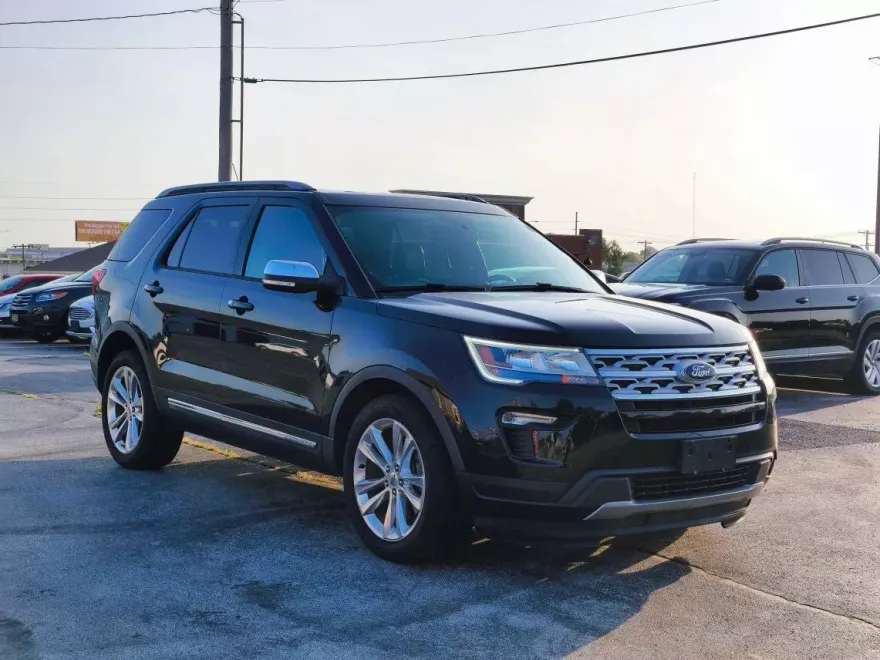 2019 Ford Explorer XLT Sport photo 1
