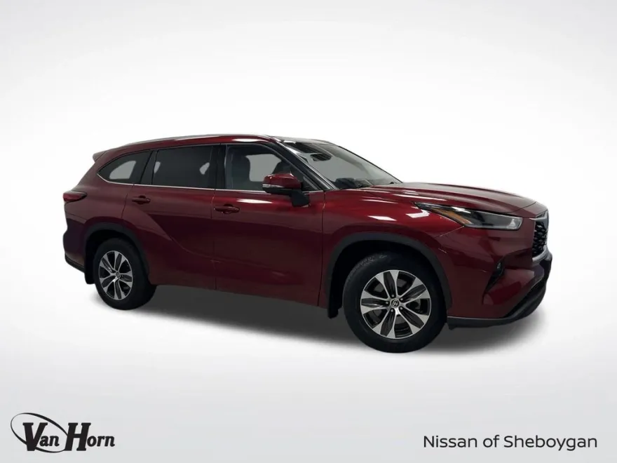 2021 Toyota Highlander XLE photo 1