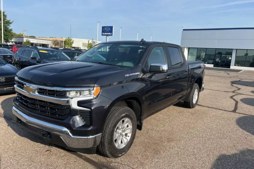 2022 Chevrolet Silverado 1500 LT photo 1