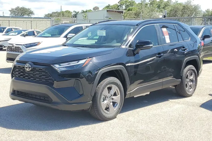 2025 Toyota RAV4 XLE photo 1