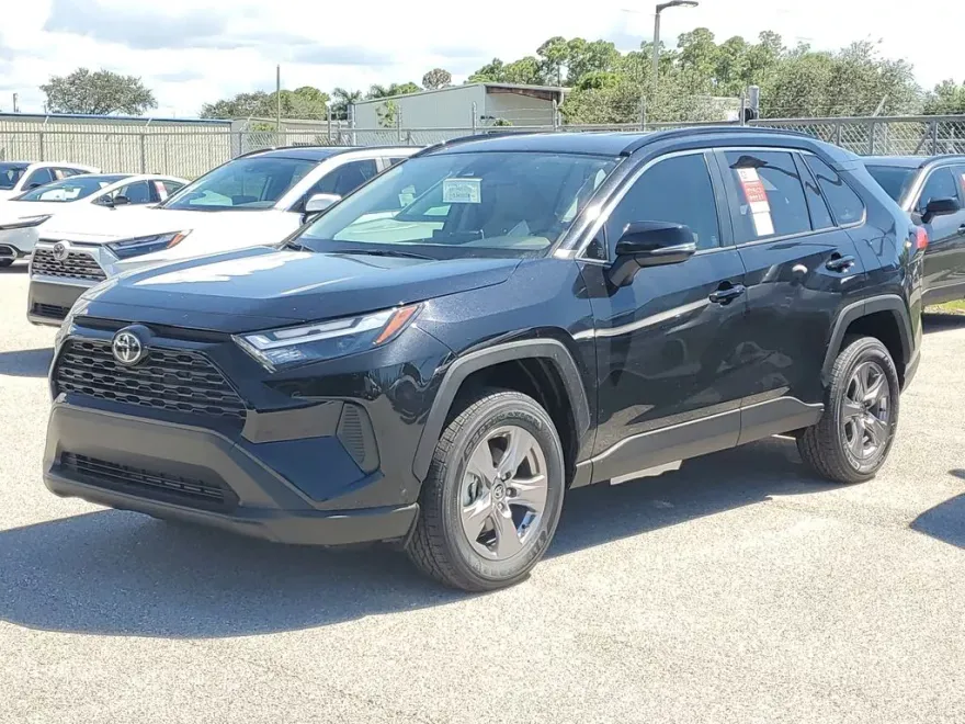2025 Toyota RAV4 XLE photo 1