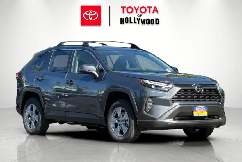 2025 Toyota RAV4 Hybrid LE photo 1