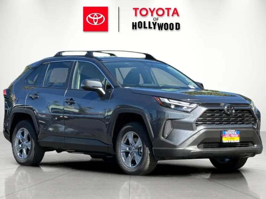 2025 Toyota RAV4 Hybrid LE photo 1
