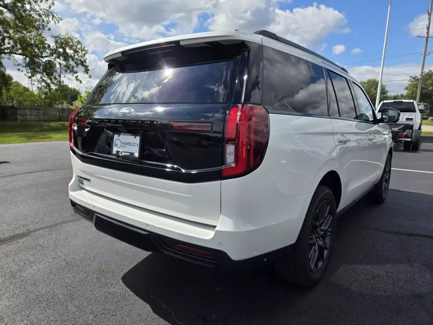 2025 Ford Expedition Platinum photo 1