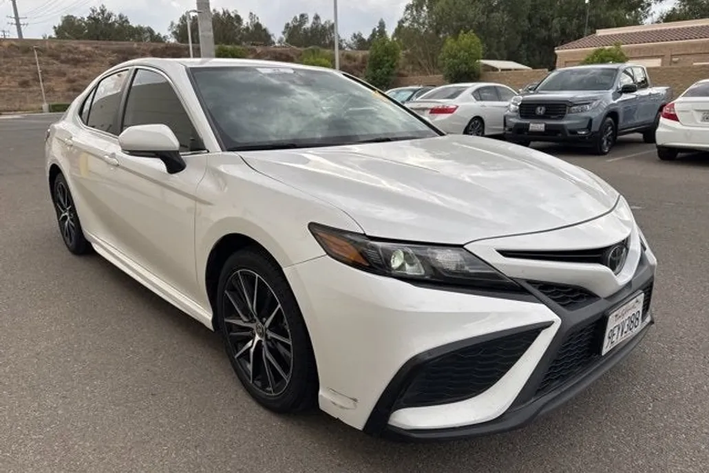 2023 Toyota Camry SE photo 1