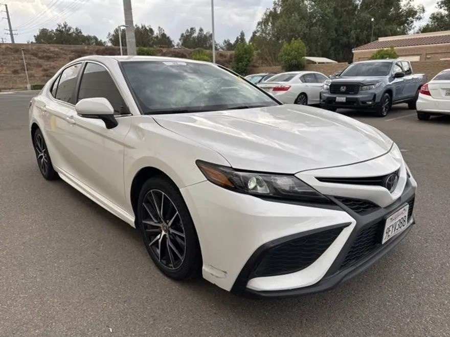 2023 Toyota Camry SE photo 1