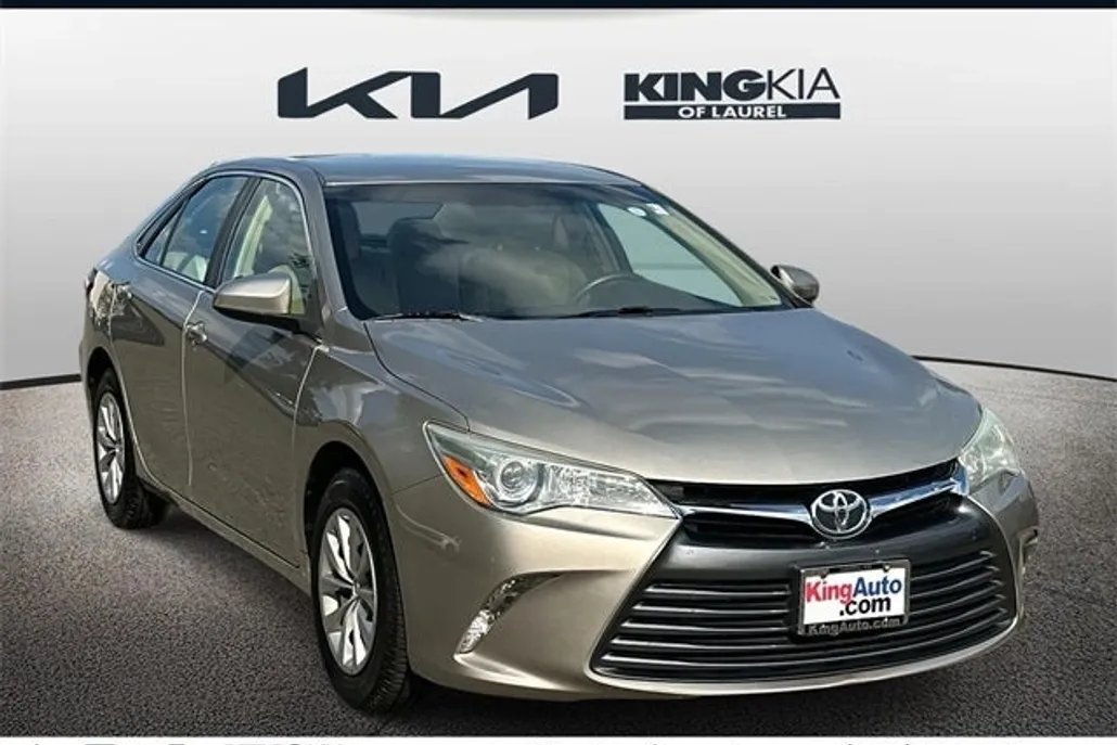 2016 Toyota Camry photo 1