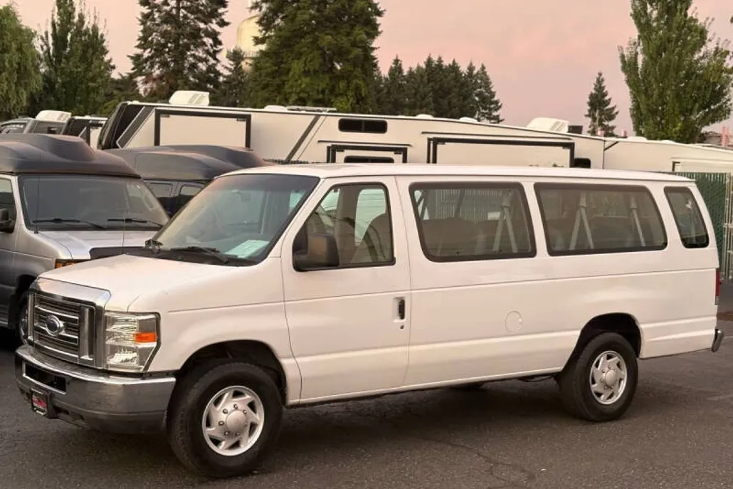 2008 Ford E-350 photo 1